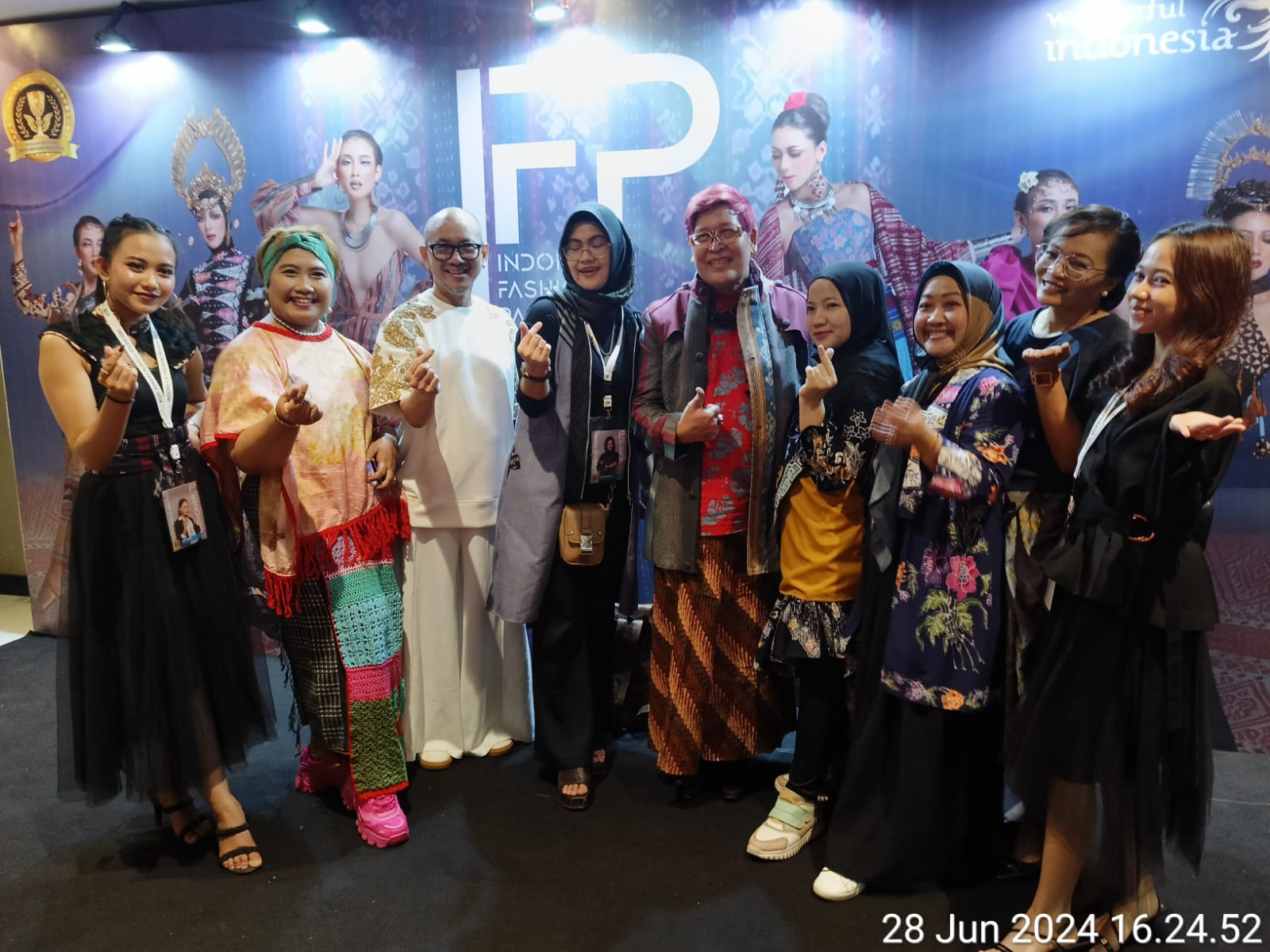 Indonesia Fashion Parade 2024 Mengangkat Tema “Wastranesia “