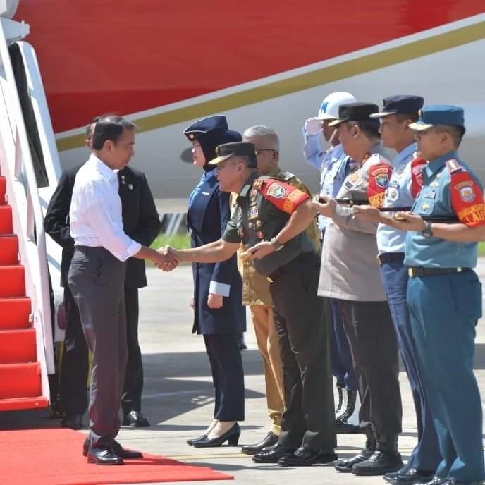 Pangdam IM dan Forkopimda Prov Aceh Sambut Kedatangan Presiden RI Ir. H. Joko Widodo di Provinsi Aceh