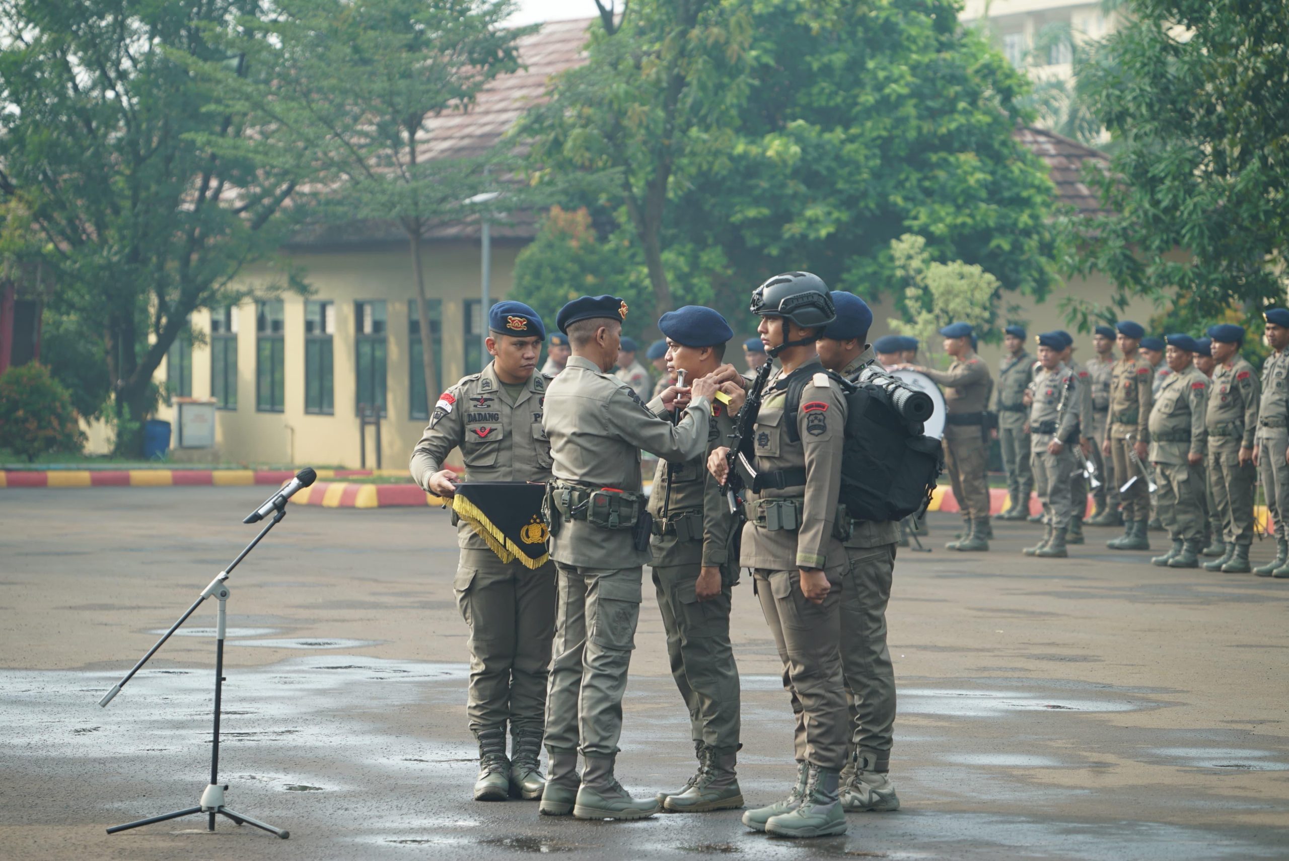 Dansatlat Brimob Korbrimob Polri Pimpin Upacara Pembukaan Latbinpuan Brimob Perwira Remaja Korps Brimob Polri Lulusan Akpol dan SIPSS T.A. 2025