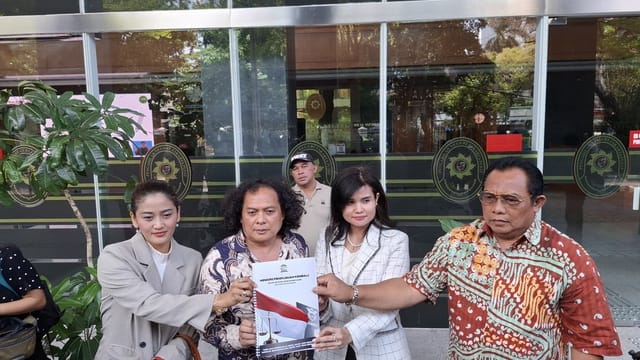 Tim Kuasa Hukum Terdakwa Kasus ASABRI Adam Damiri Datangi PN Jakarta Pusat Ajukan PK