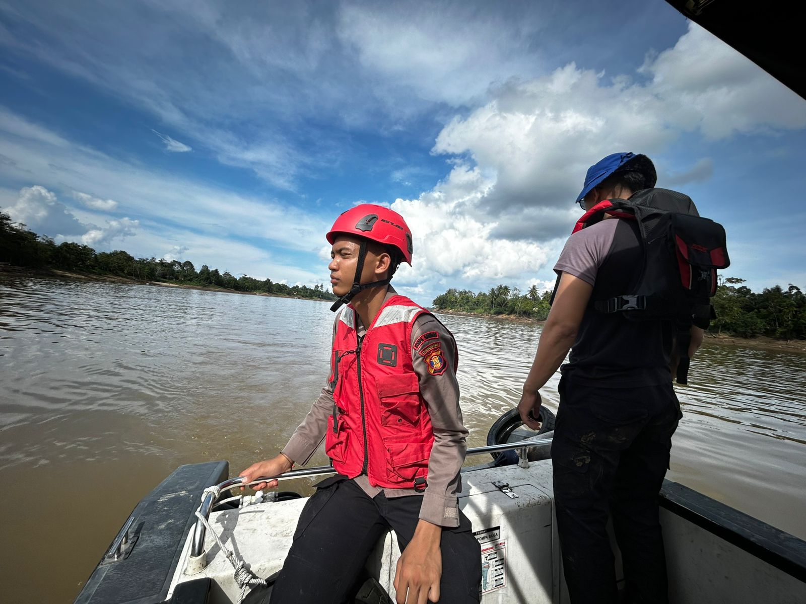 Tim SAR Brimob Batalyon B Pelopor Terjun Tangani Laka Air di Kutai Barat, 8 Orang Hilang