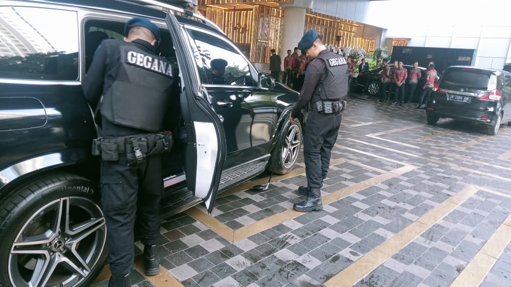 Brimob Polda Metro Jaya Sterilisasi Kepulangan Resmi Raja Yordania di Hotel St. Regis Jakarta