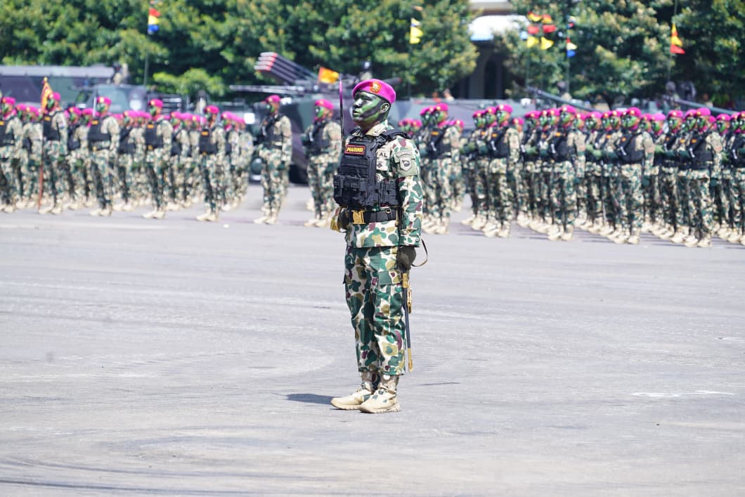 PATI Anjak Utama Korbrimob Polri Hadiri Upacara Peringatan HUT Ke-80 Korps Marinir TNI-AL di Mako Marinir Cilandak