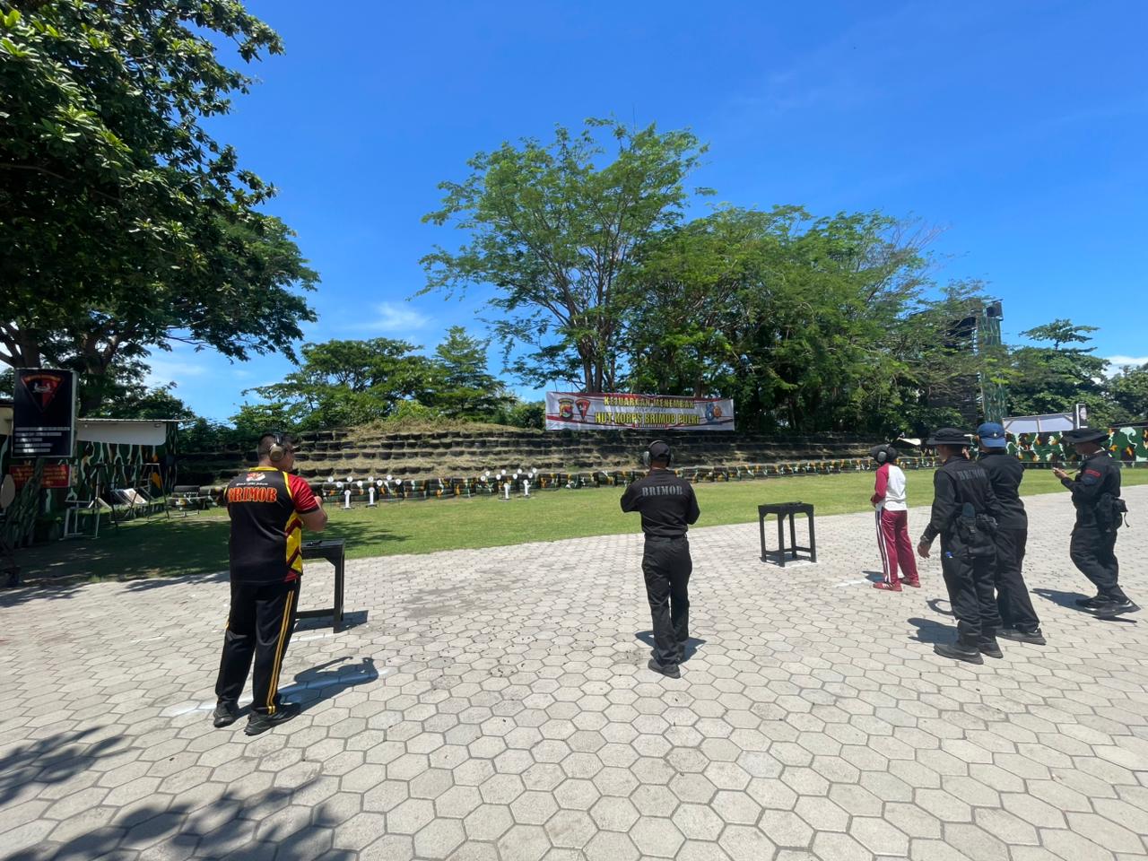 Satbrimob Polda NTB Gelar Kejuaraan Menembak: Polwan Raih Juara Pertama