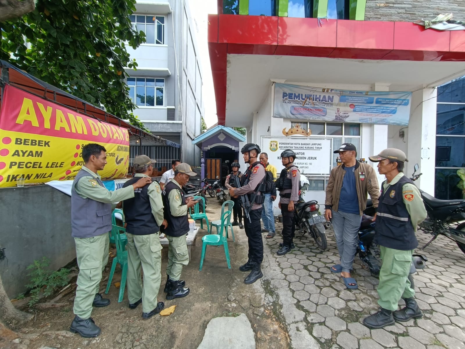 PATROLI DIALOGIS BRIMOB LAMPUNG HADIR DI TENGAH MASYARAKAT