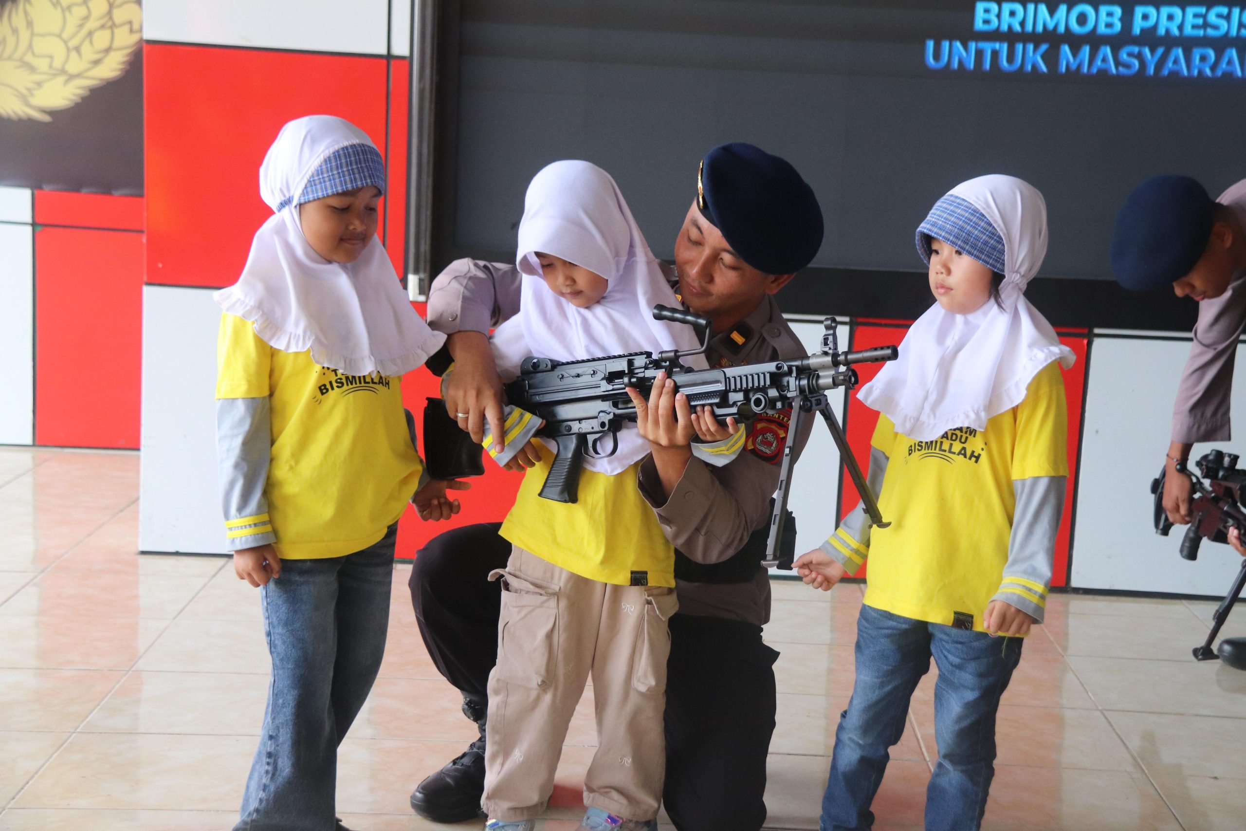 Sambut Ceria Generasi Penerus Bangsa, TK. “Bismillah” Padarincang Kunjungi Mako Satbrimob Polda Banten