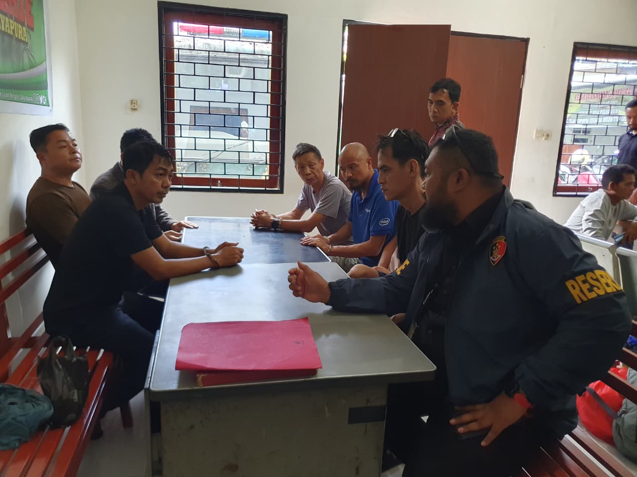 Polda Papua Serahkan 7 Tersangka Kasus Tambang Emas Ilegal ke Kejaksaan Negeri Jayapura