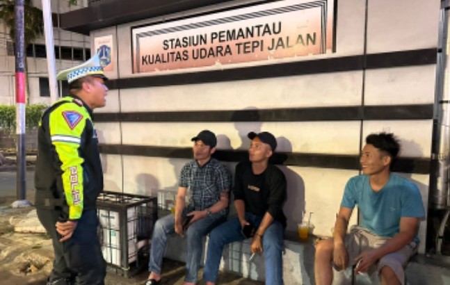 Polda Metro Jaya Gelar Patroli malam gabungan, Polisi Sapa Warga di Bundaran HI