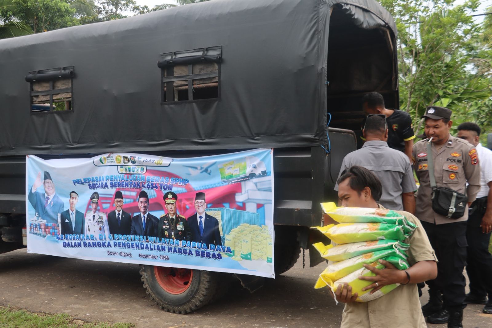 Polres Boven Digoel Gelar Pelayanan Kesehatan Gratis dan Salurkan Bantuan Kapolri untuk Masyarakat Kampung Sokanggo
